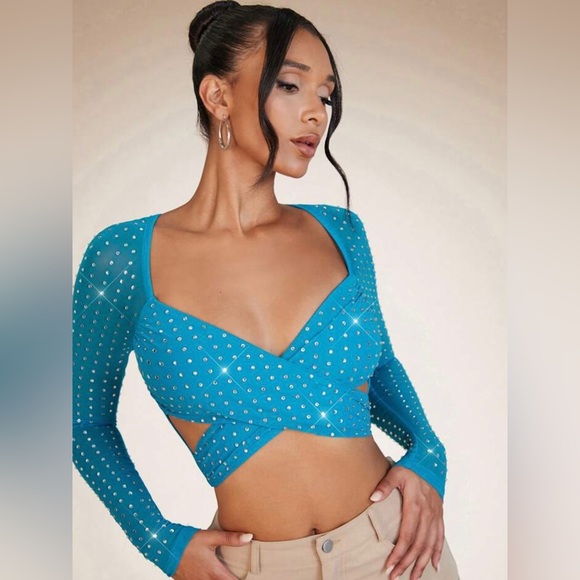 Rhinestone detail crisscross front crop top - Picture 3 of 4